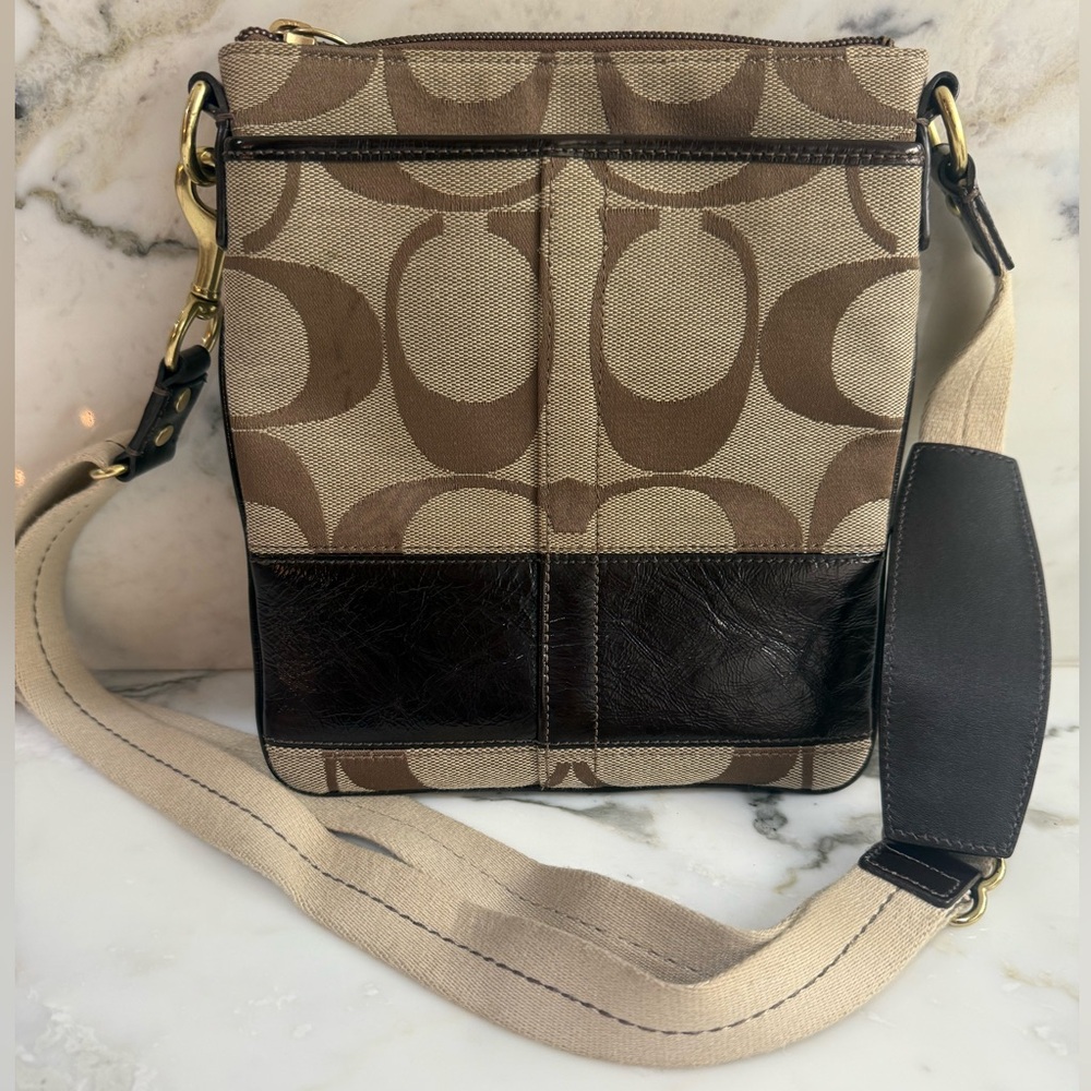 Coach Signature Large ‘C’ Logo Brown and Tan Crossbody Swingpack - Picture 4 of 9
